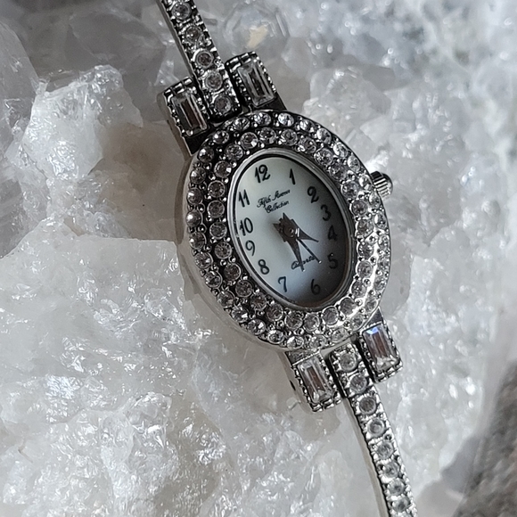 fifth avenue Accessories - Vintage fifth Avenue jewelry Swarovski crysyal watch